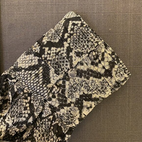 Zara Women's Printed Shirt Long Sleeves V-Neck Side Zip Closure Size XS NWT $47 - Picture 7 of 15